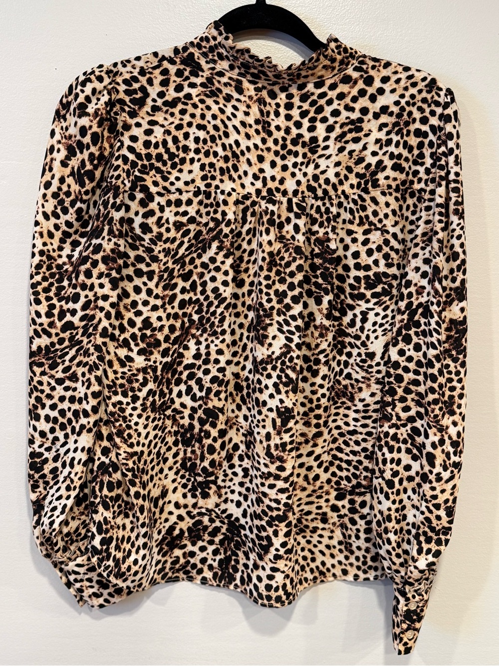 T Tahari Leopard Print Long Sleeve Button Down Blouse Women's Small - Picture 2 of 6